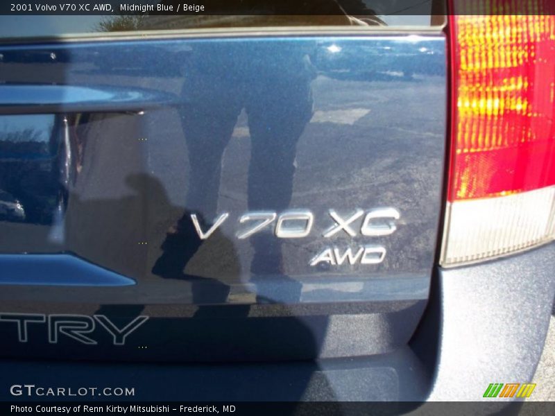 Midnight Blue / Beige 2001 Volvo V70 XC AWD