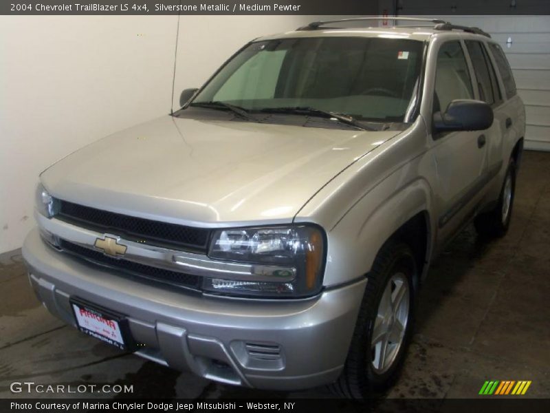 Silverstone Metallic / Medium Pewter 2004 Chevrolet TrailBlazer LS 4x4