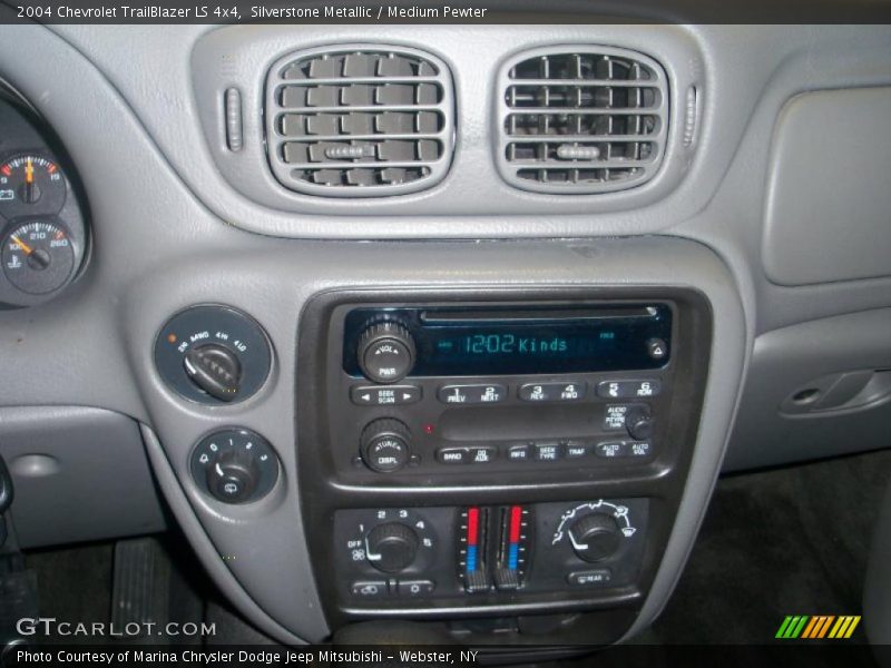 Silverstone Metallic / Medium Pewter 2004 Chevrolet TrailBlazer LS 4x4