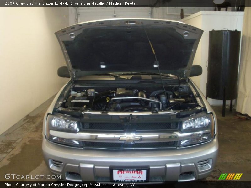 Silverstone Metallic / Medium Pewter 2004 Chevrolet TrailBlazer LS 4x4