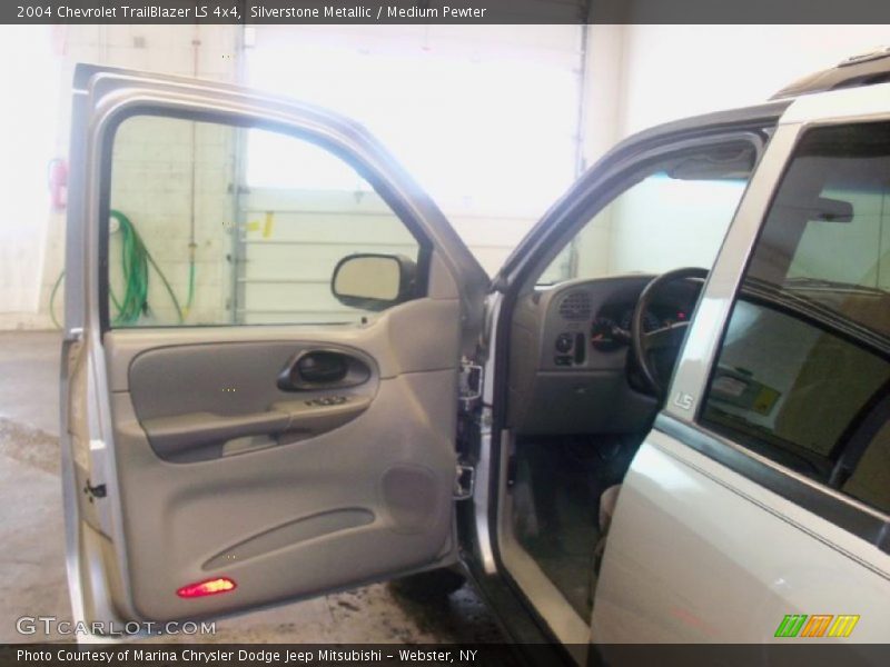 Silverstone Metallic / Medium Pewter 2004 Chevrolet TrailBlazer LS 4x4