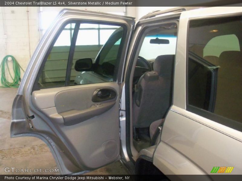 Silverstone Metallic / Medium Pewter 2004 Chevrolet TrailBlazer LS 4x4