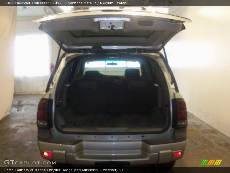 Silverstone Metallic / Medium Pewter 2004 Chevrolet TrailBlazer LS 4x4