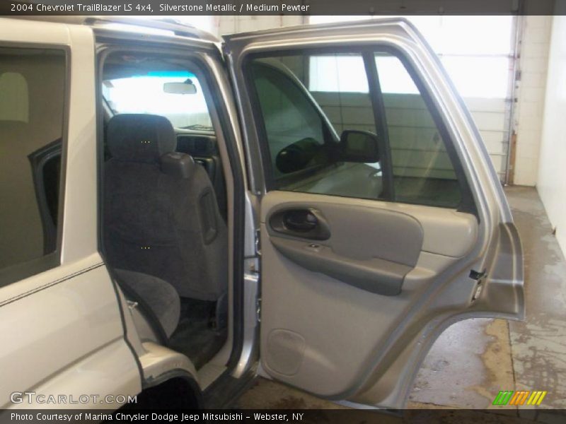 Silverstone Metallic / Medium Pewter 2004 Chevrolet TrailBlazer LS 4x4