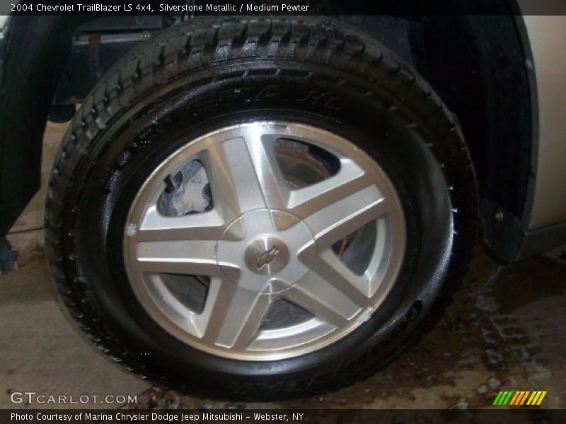 Silverstone Metallic / Medium Pewter 2004 Chevrolet TrailBlazer LS 4x4