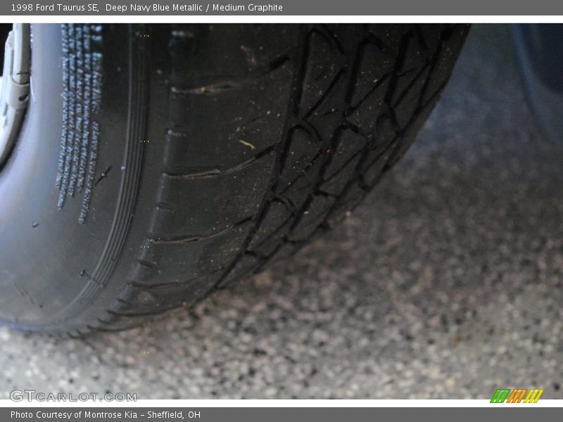 Deep Navy Blue Metallic / Medium Graphite 1998 Ford Taurus SE