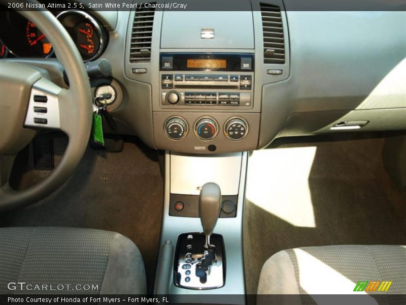 Satin White Pearl / Charcoal/Gray 2006 Nissan Altima 2.5 S