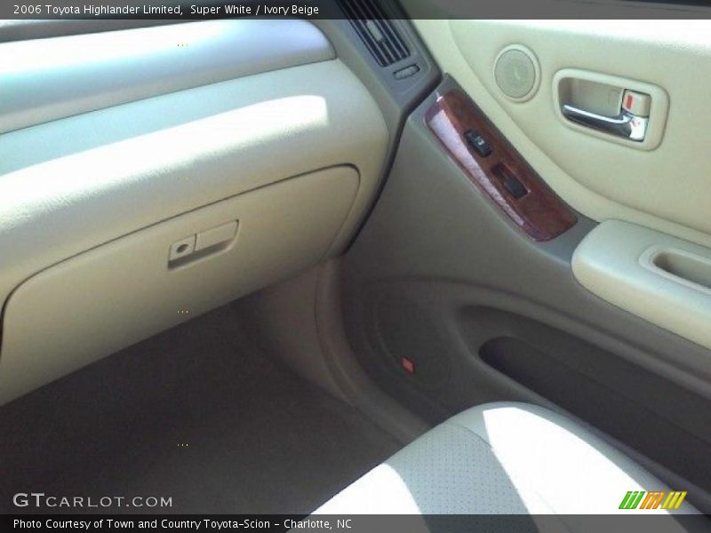 Super White / Ivory Beige 2006 Toyota Highlander Limited