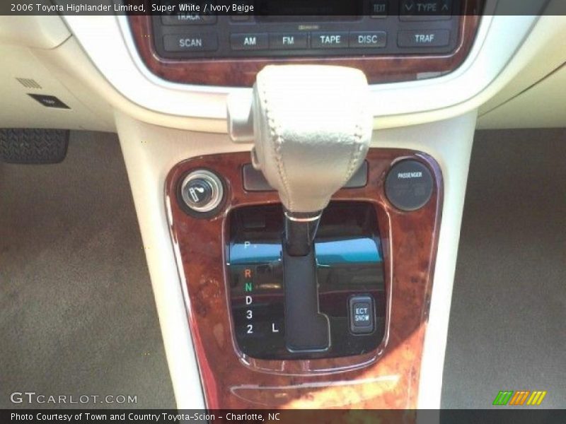 Super White / Ivory Beige 2006 Toyota Highlander Limited