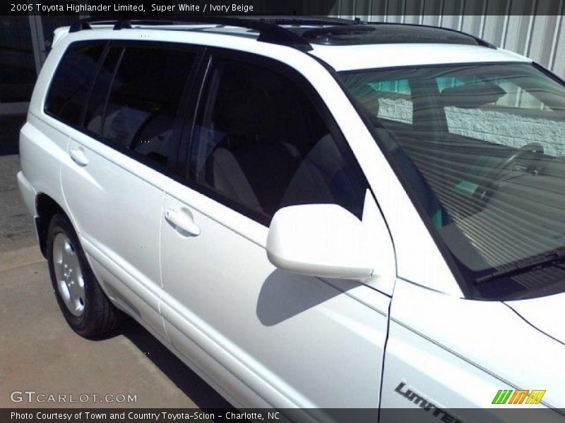 Super White / Ivory Beige 2006 Toyota Highlander Limited