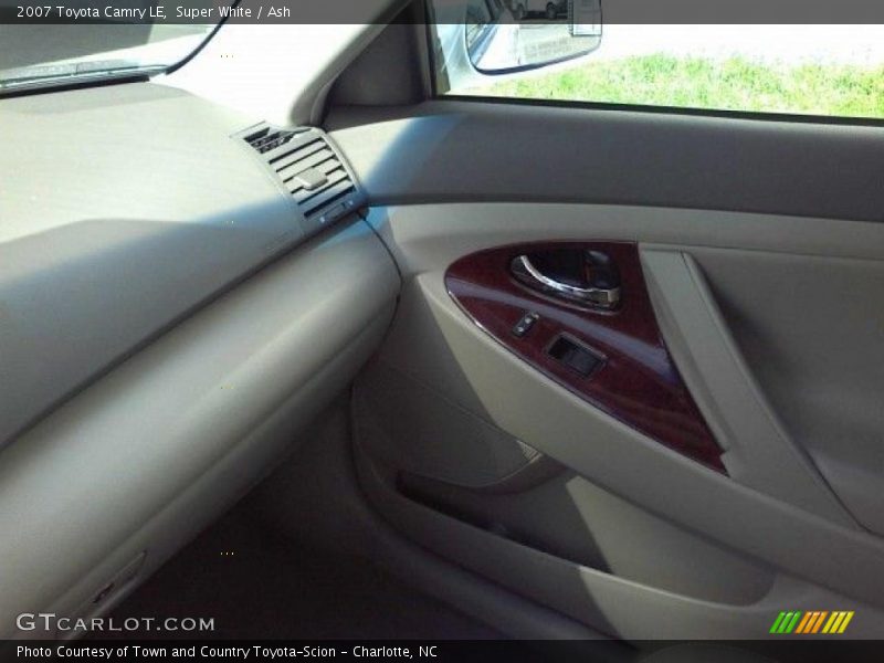 Super White / Ash 2007 Toyota Camry LE