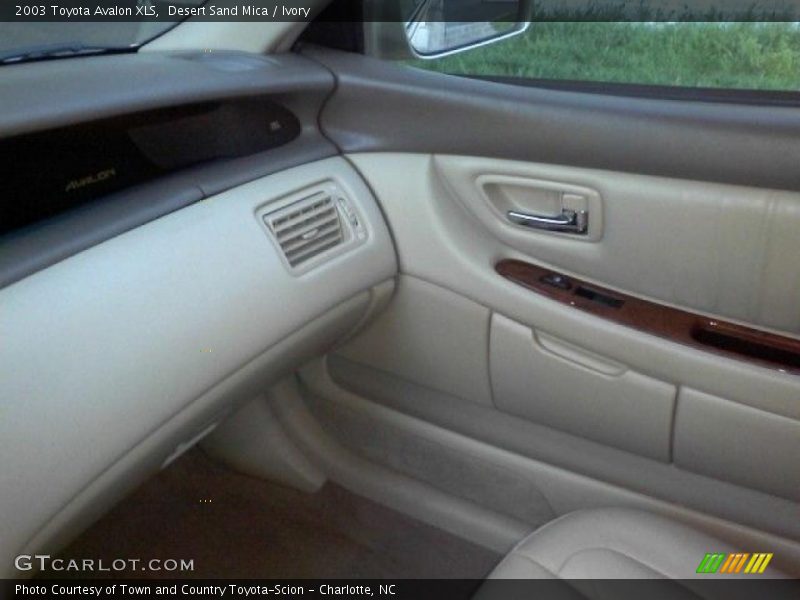 Desert Sand Mica / Ivory 2003 Toyota Avalon XLS