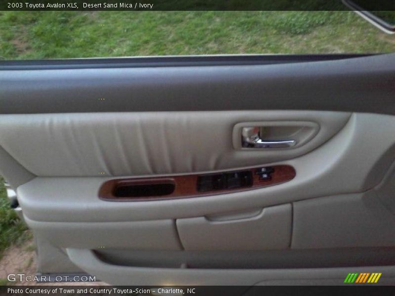 Desert Sand Mica / Ivory 2003 Toyota Avalon XLS