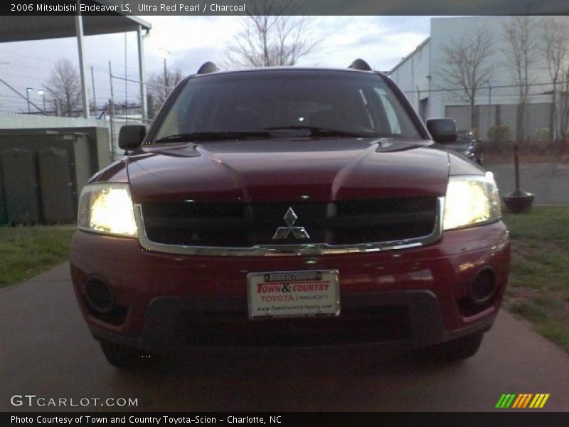 Ultra Red Pearl / Charcoal 2006 Mitsubishi Endeavor LS