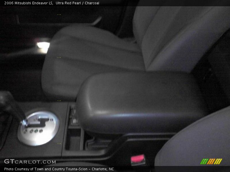 Ultra Red Pearl / Charcoal 2006 Mitsubishi Endeavor LS