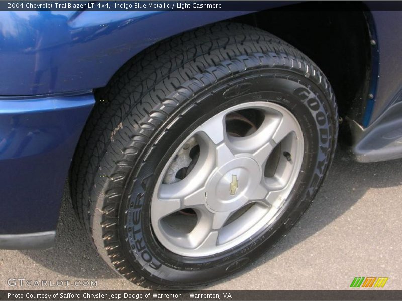 Indigo Blue Metallic / Light Cashmere 2004 Chevrolet TrailBlazer LT 4x4