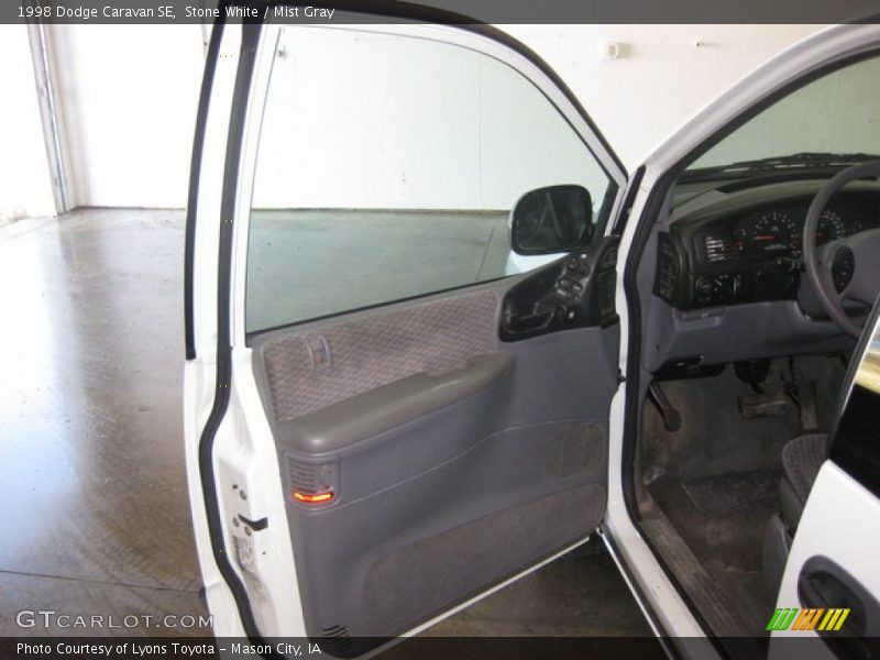 Stone White / Mist Gray 1998 Dodge Caravan SE