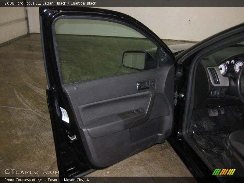 Black / Charcoal Black 2008 Ford Focus SES Sedan