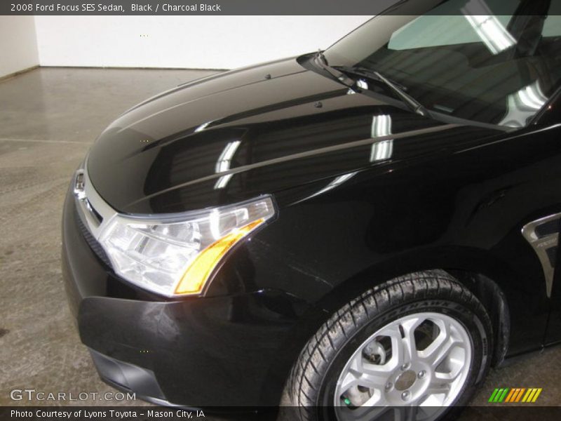 Black / Charcoal Black 2008 Ford Focus SES Sedan