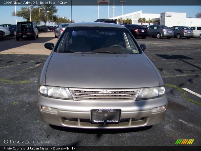 Beige Pearl / Gray 1996 Nissan Altima XE