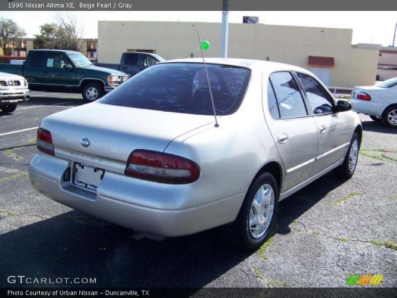 Beige Pearl / Gray 1996 Nissan Altima XE