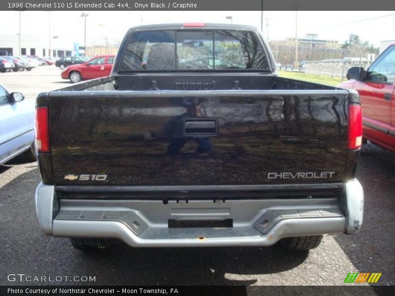 Onyx Black / Graphite 1996 Chevrolet S10 LS Extended Cab 4x4