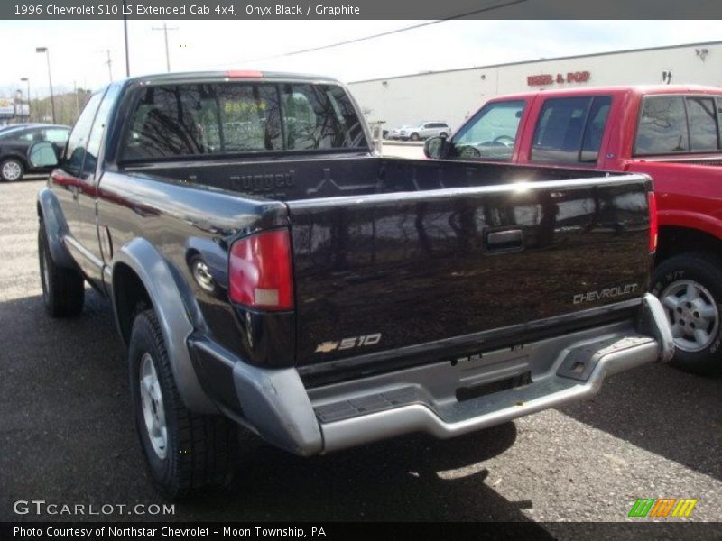 Onyx Black / Graphite 1996 Chevrolet S10 LS Extended Cab 4x4