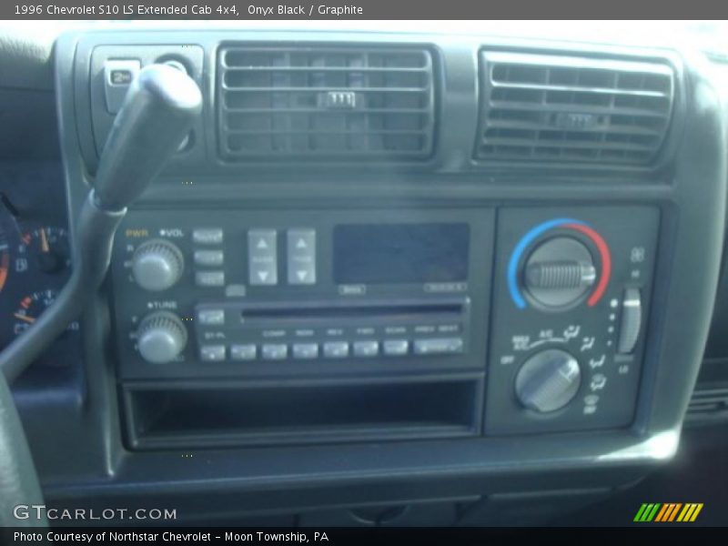 Onyx Black / Graphite 1996 Chevrolet S10 LS Extended Cab 4x4