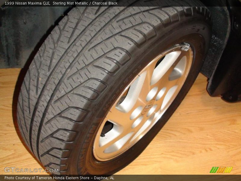 Sterling Mist Metallic / Charcoal Black 1999 Nissan Maxima GLE