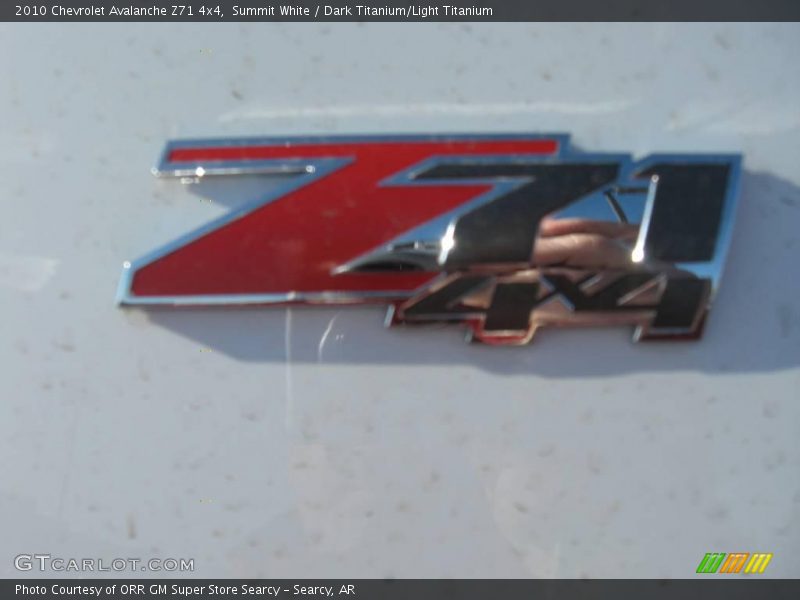 Summit White / Dark Titanium/Light Titanium 2010 Chevrolet Avalanche Z71 4x4