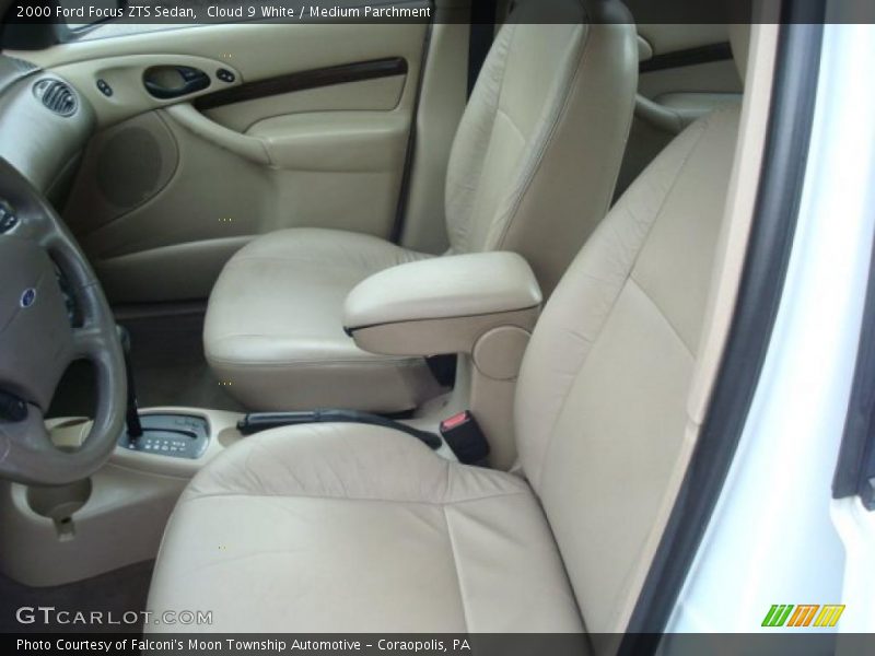 Cloud 9 White / Medium Parchment 2000 Ford Focus ZTS Sedan