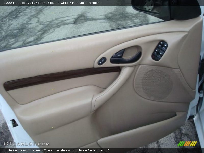 Cloud 9 White / Medium Parchment 2000 Ford Focus ZTS Sedan