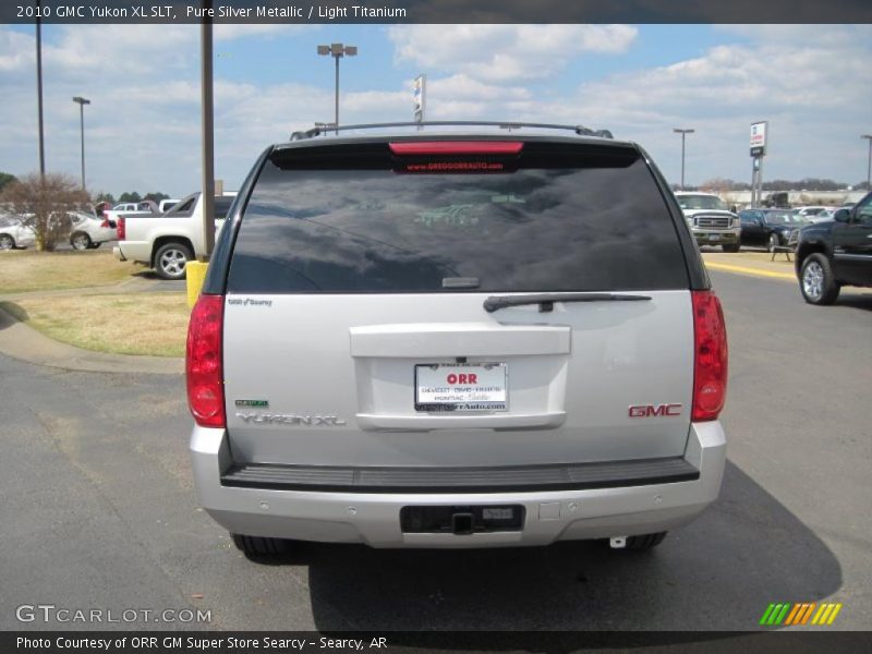 Pure Silver Metallic / Light Titanium 2010 GMC Yukon XL SLT