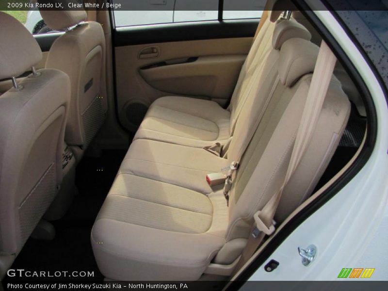 Clear White / Beige 2009 Kia Rondo LX