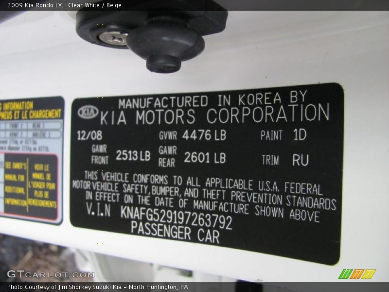 Clear White / Beige 2009 Kia Rondo LX