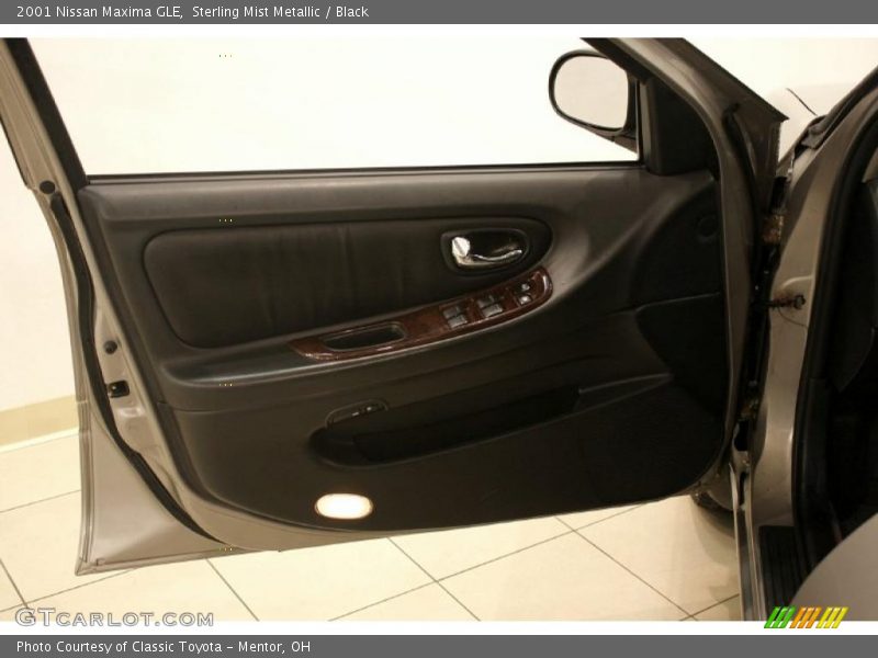 Sterling Mist Metallic / Black 2001 Nissan Maxima GLE