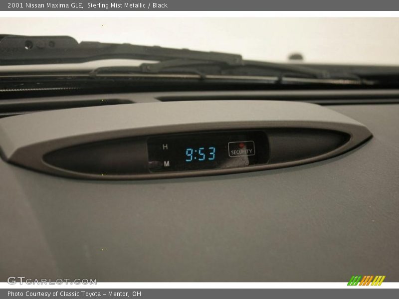 Sterling Mist Metallic / Black 2001 Nissan Maxima GLE