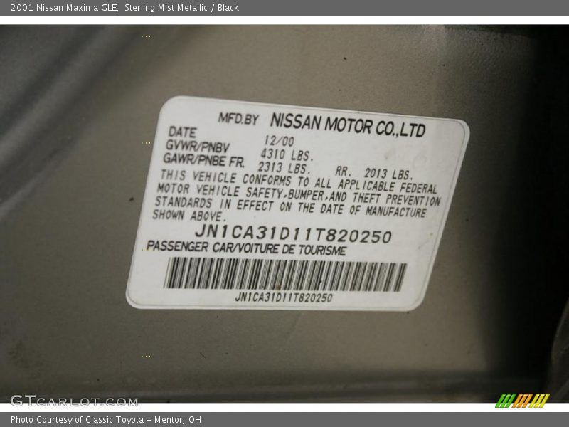 Sterling Mist Metallic / Black 2001 Nissan Maxima GLE