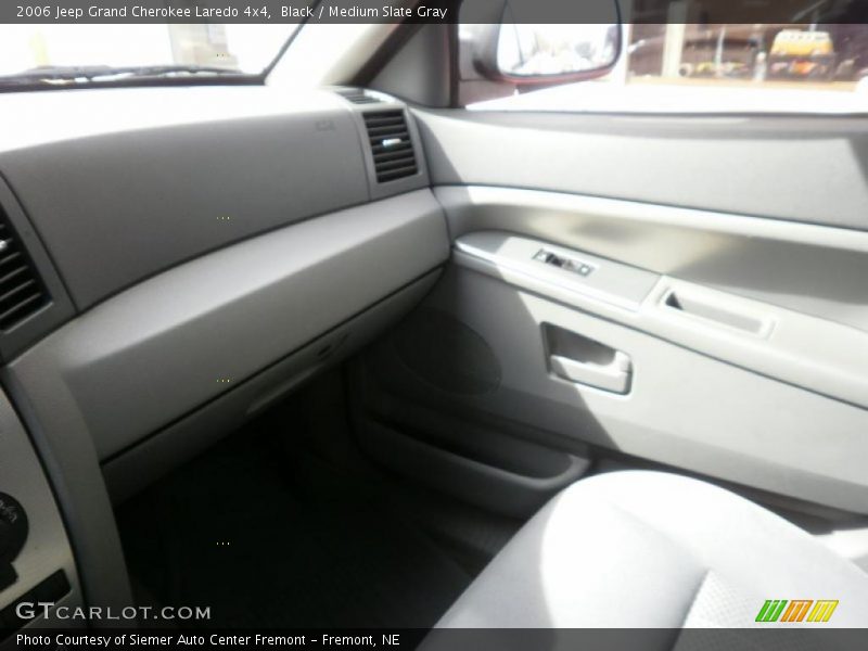 Black / Medium Slate Gray 2006 Jeep Grand Cherokee Laredo 4x4