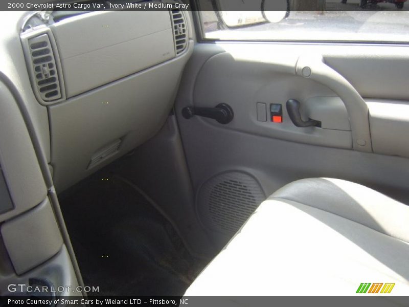 Ivory White / Medium Gray 2000 Chevrolet Astro Cargo Van