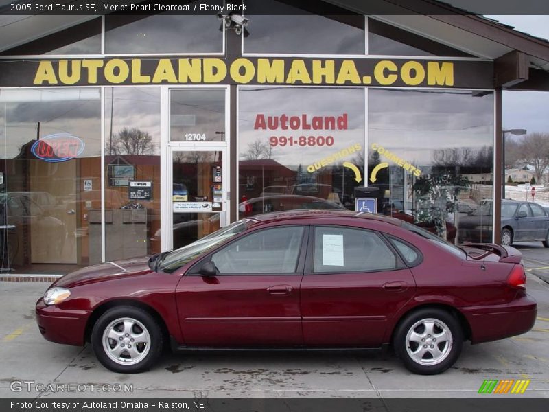 Merlot Pearl Clearcoat / Ebony Black 2005 Ford Taurus SE