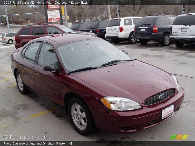 Merlot Pearl Clearcoat / Ebony Black 2005 Ford Taurus SE