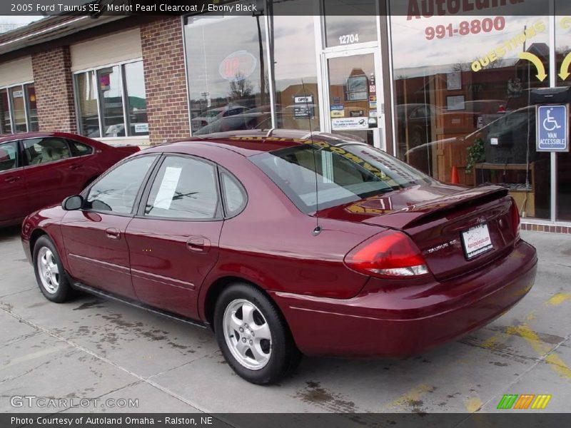 Merlot Pearl Clearcoat / Ebony Black 2005 Ford Taurus SE