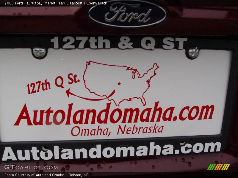 Merlot Pearl Clearcoat / Ebony Black 2005 Ford Taurus SE
