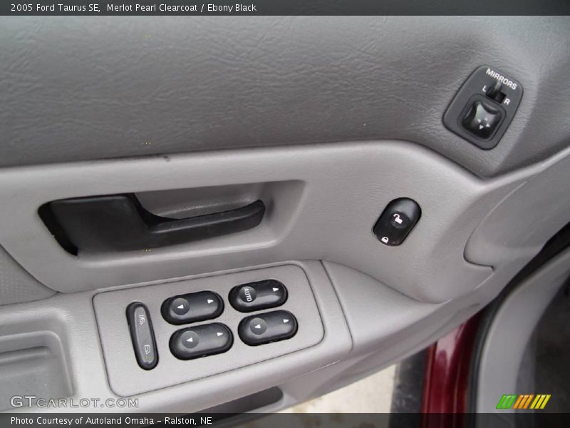 Merlot Pearl Clearcoat / Ebony Black 2005 Ford Taurus SE