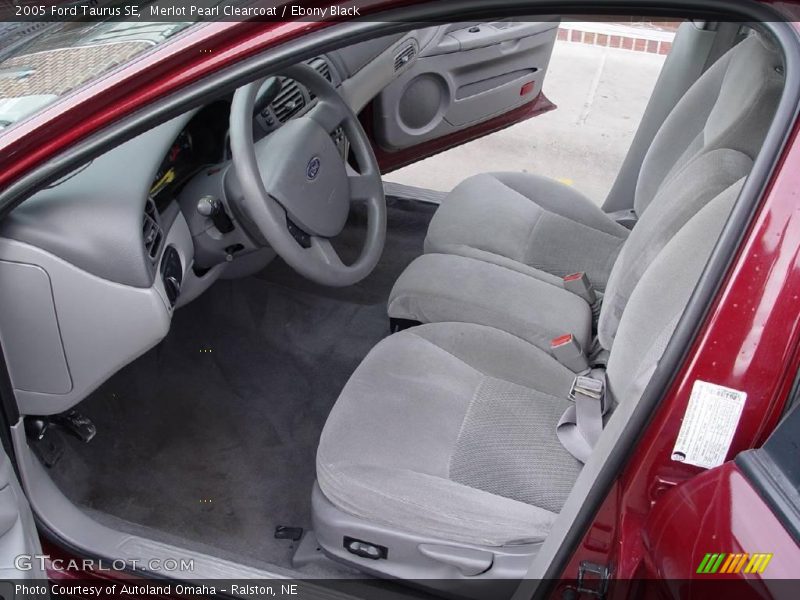 Merlot Pearl Clearcoat / Ebony Black 2005 Ford Taurus SE