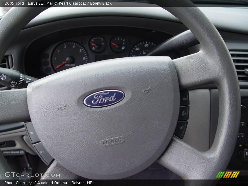 Merlot Pearl Clearcoat / Ebony Black 2005 Ford Taurus SE