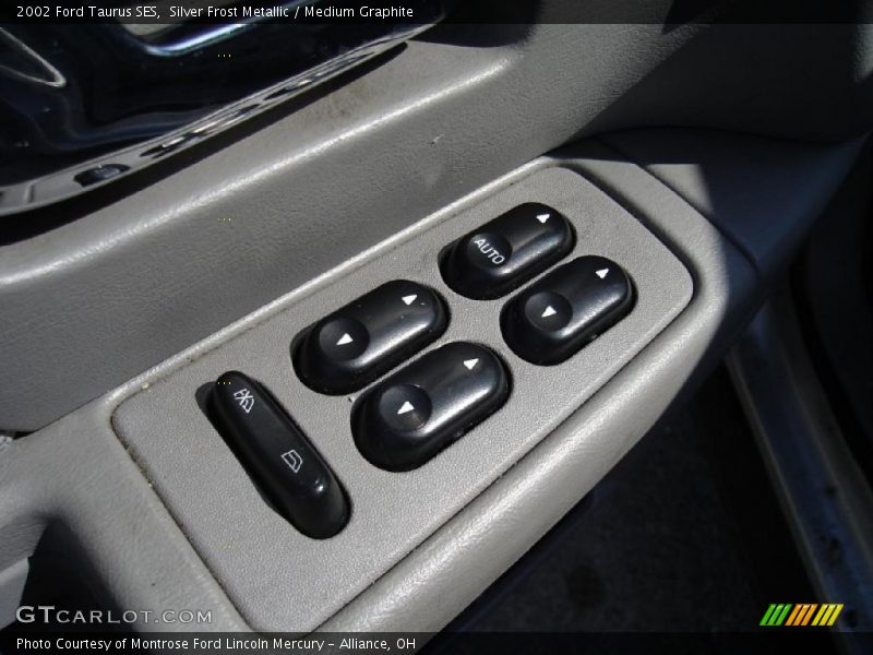 Silver Frost Metallic / Medium Graphite 2002 Ford Taurus SES
