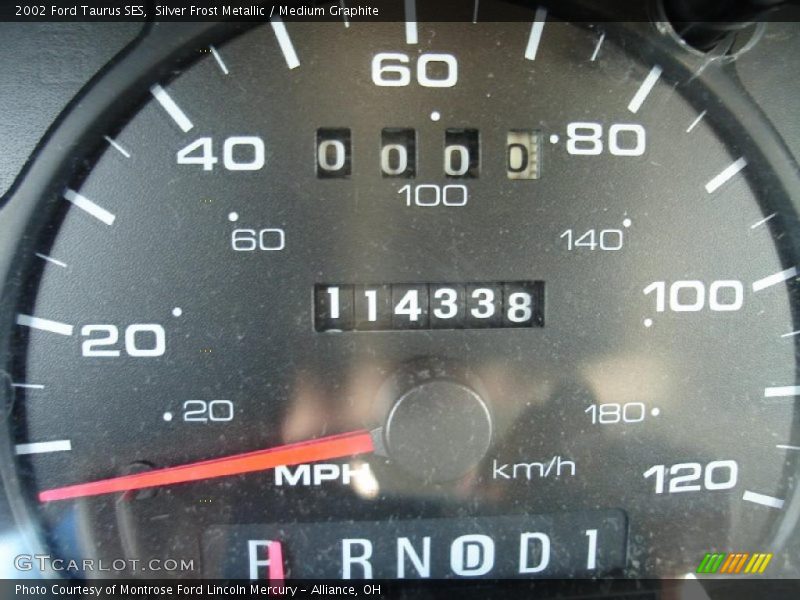 Silver Frost Metallic / Medium Graphite 2002 Ford Taurus SES
