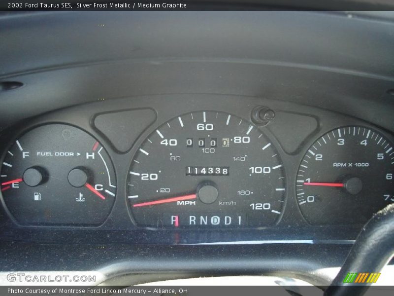 Silver Frost Metallic / Medium Graphite 2002 Ford Taurus SES